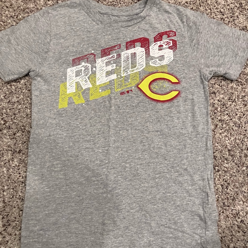 Girls Cincinnati Reds Graphic T-Shirt – Size M (10/12) – Gray